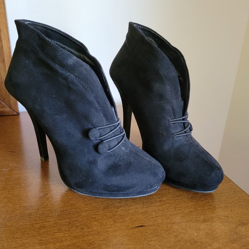 Apt. 9 ankle boot